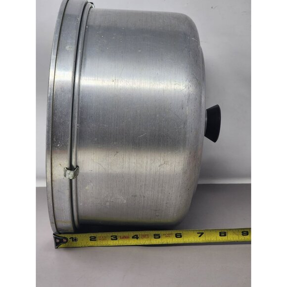 Vintage Mirro Aluminum Cake Carrier With Black Knob‎ Handle & Latching Base - Picture 12 of 12